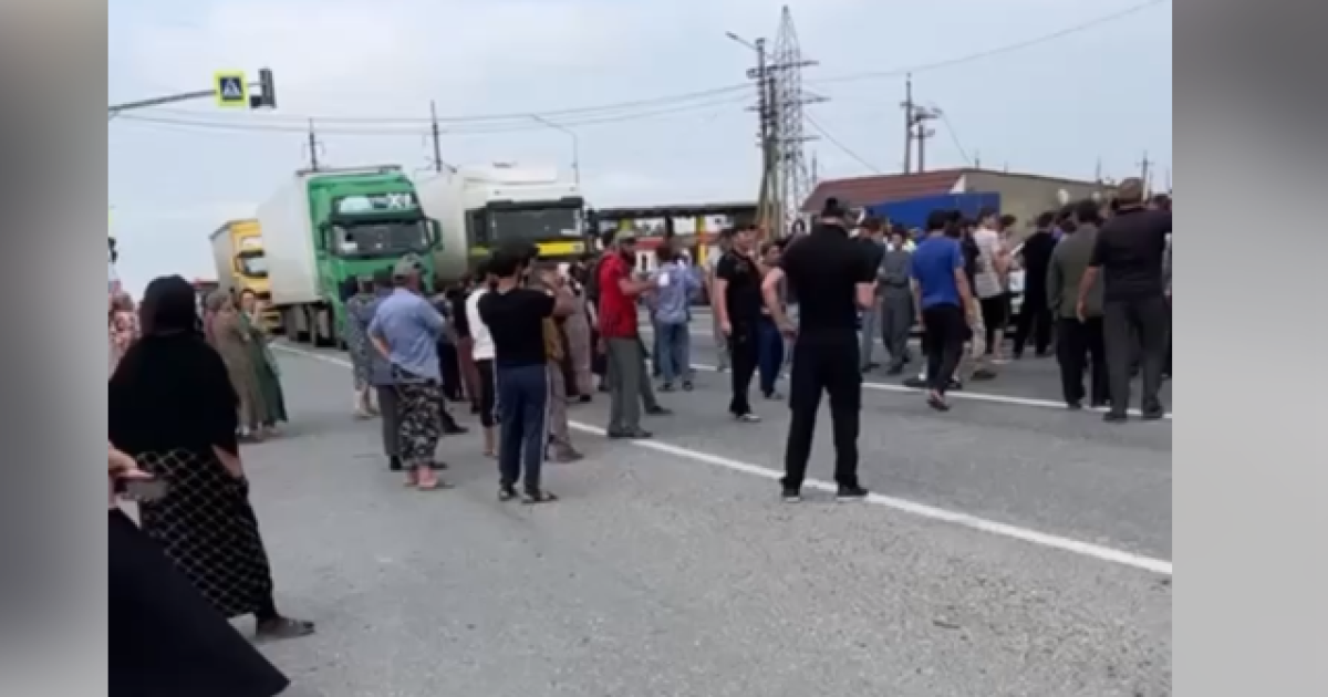 Волнения в дагестане. Жители перекрыли дорогу в Дагестане. Протесты в Дагестане. Дагестан бунтует.